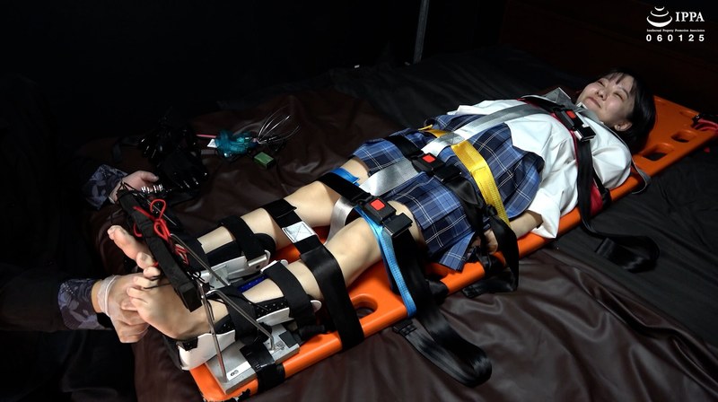 【無料体験】 【足裏】「制服のまりちゃんに足枷拘束くすぐりで足裏開発！」WAKA-087加護まり 3